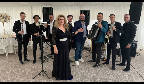 Muzică live Instrumentala Orchestra Artiștii Marcel Stan muzică ușoară, muzică populară, muzică de petrecere Revelion 2025 2026 Bucuresti Restaurant Papion